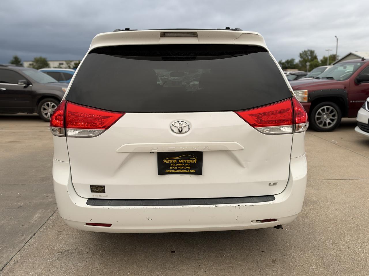 Toyota Sienna LE FWD 8-Passenger V6 2013