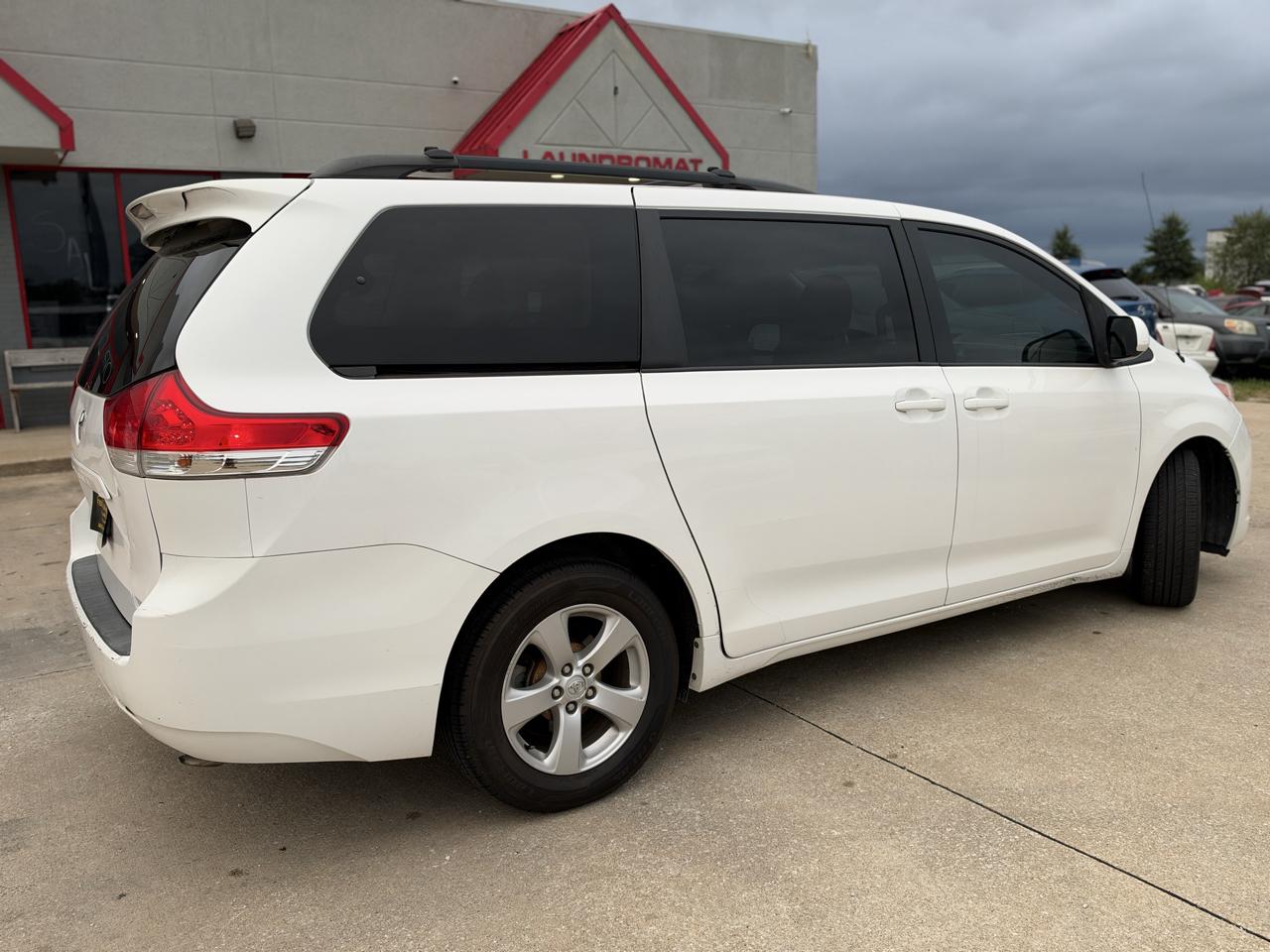Toyota Sienna LE FWD 8-Passenger V6 2013