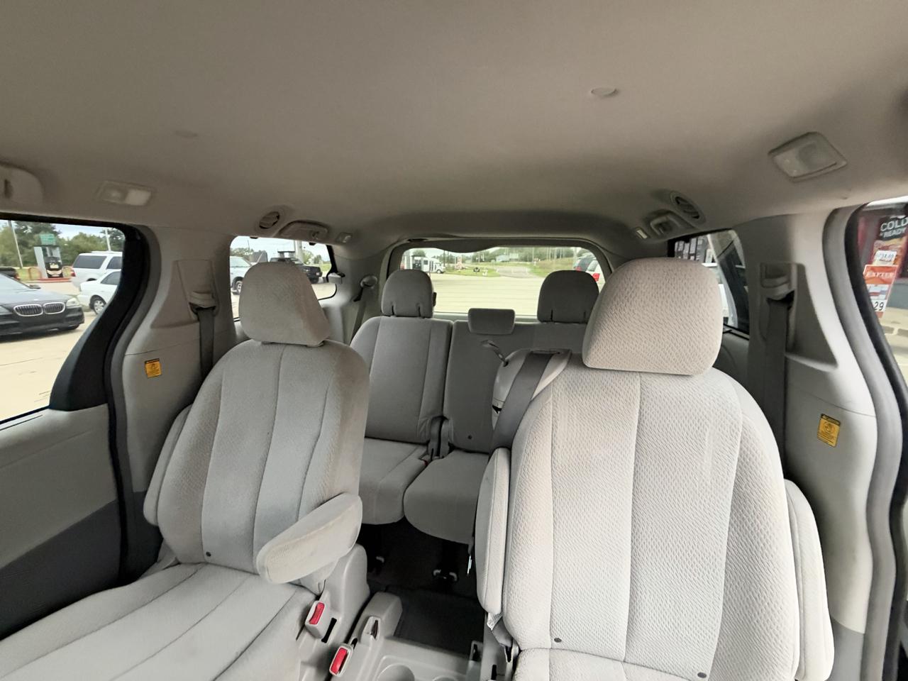 Toyota Sienna LE FWD 8-Passenger V6 2013
