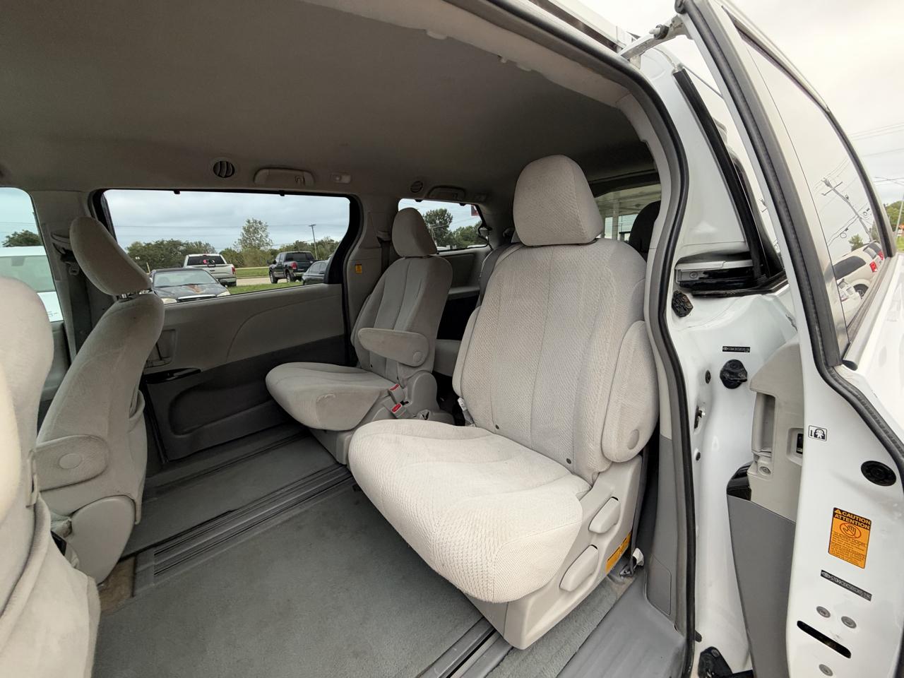Toyota Sienna LE FWD 8-Passenger V6 2013