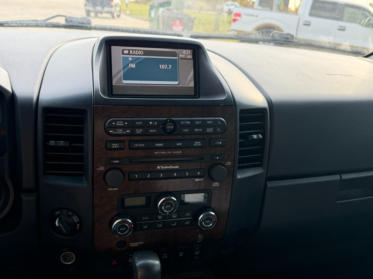 Nissan Titan PRO-4X Crew Cab 4WD SWB 2010