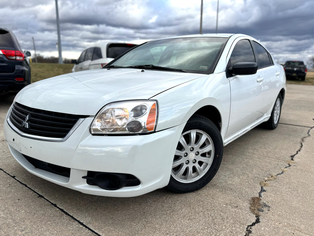 2010 Mitsubishi Galant FE's photo