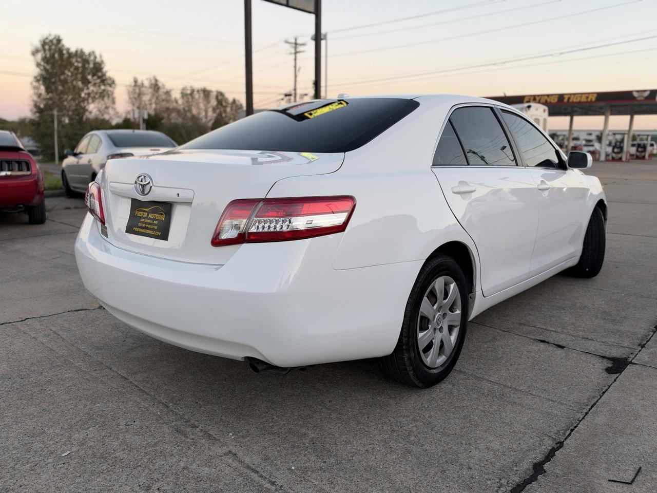 Toyota Camry Base 6-Spd AT 2011
