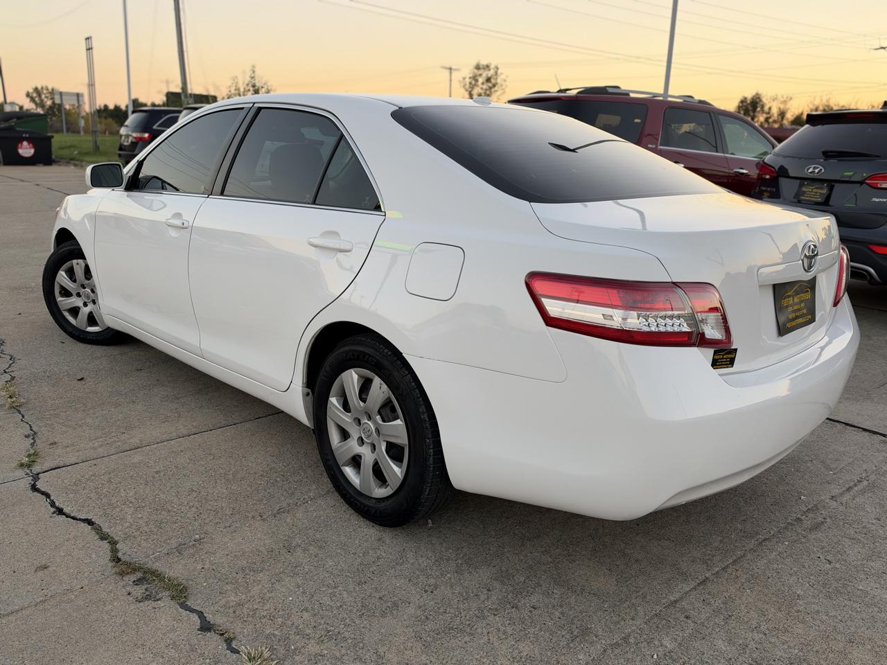 Toyota Camry Base 6-Spd AT 2011