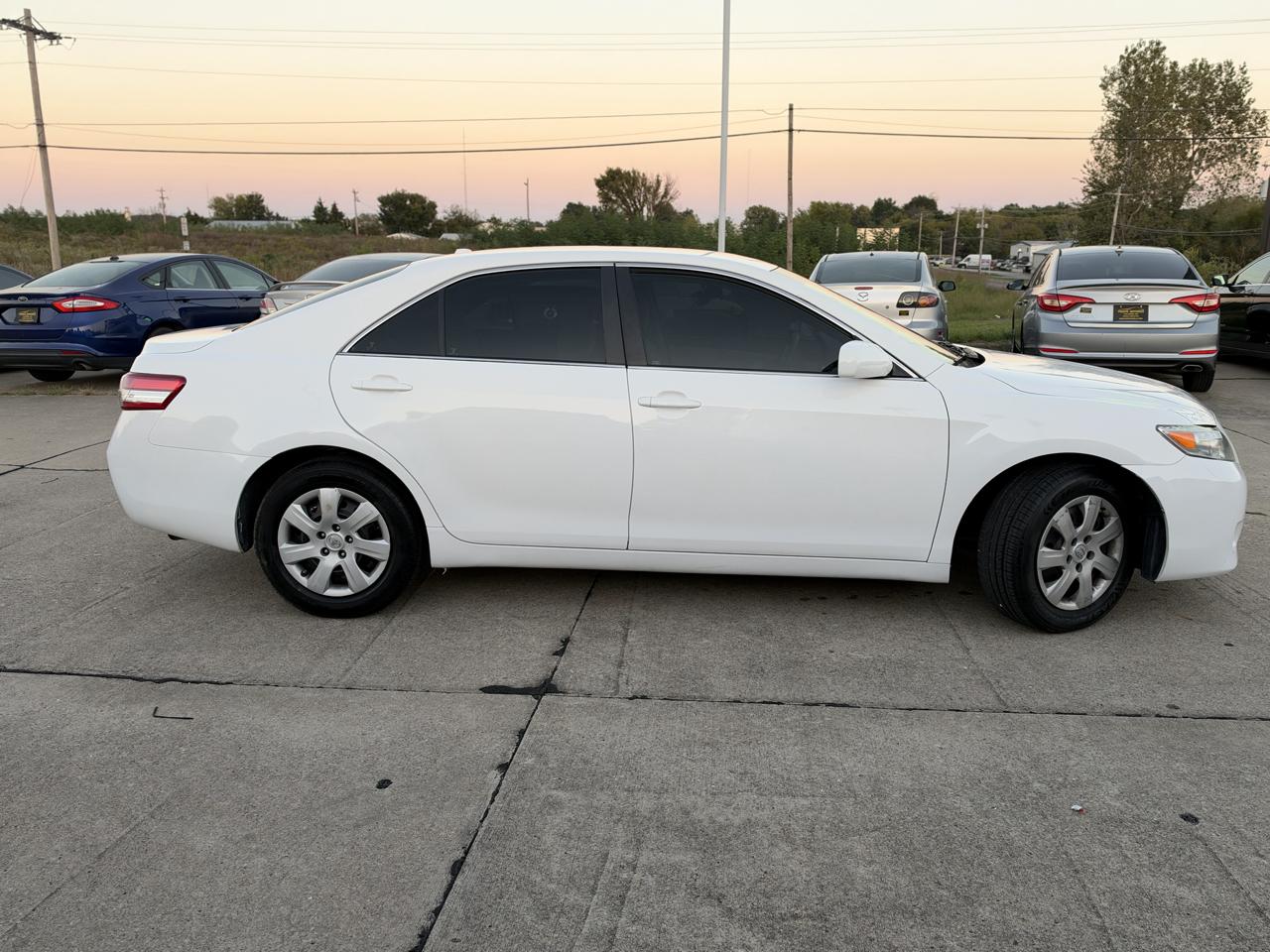 Toyota Camry Base 6-Spd AT 2011