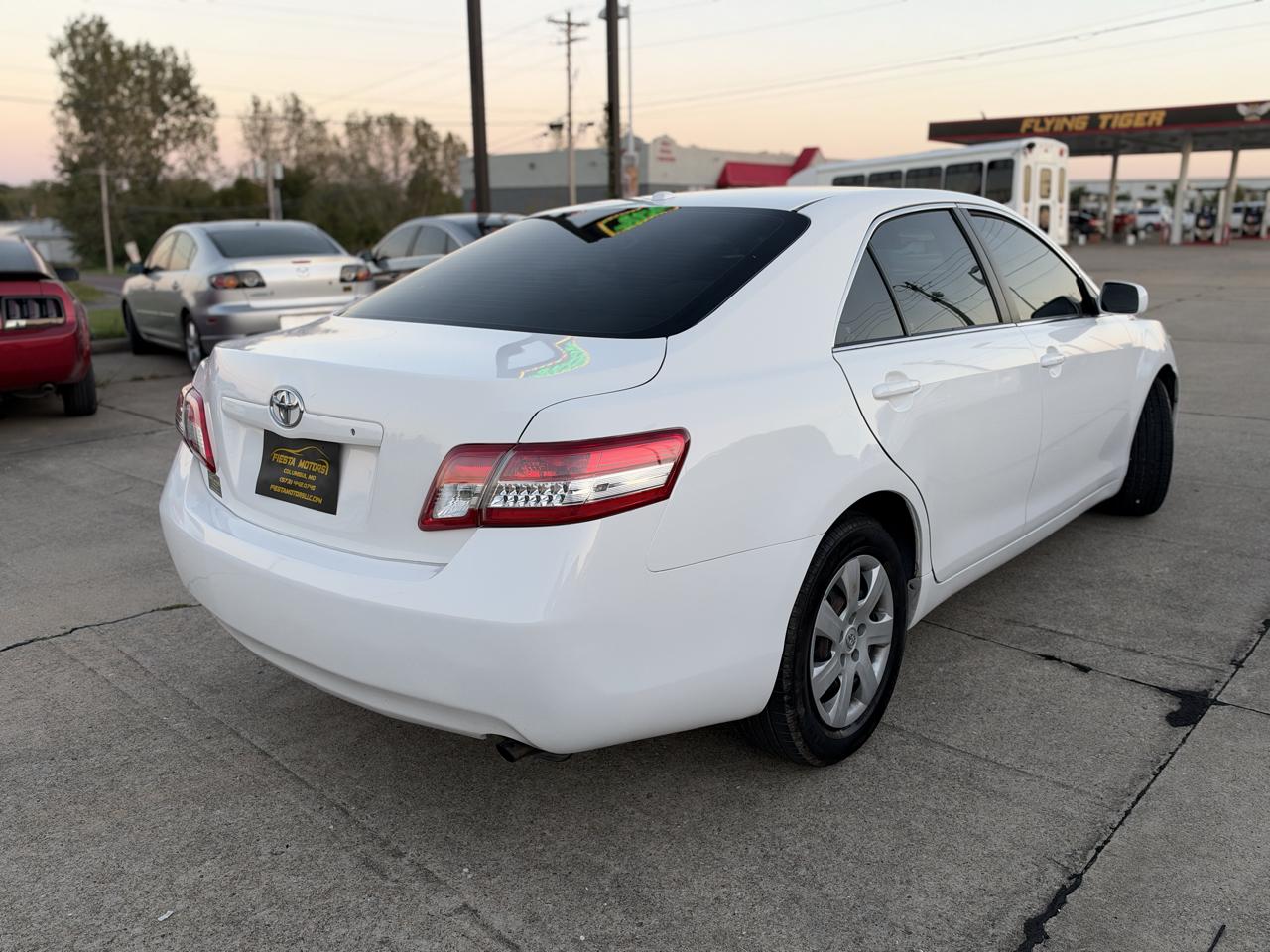 Toyota Camry Base 6-Spd AT 2011