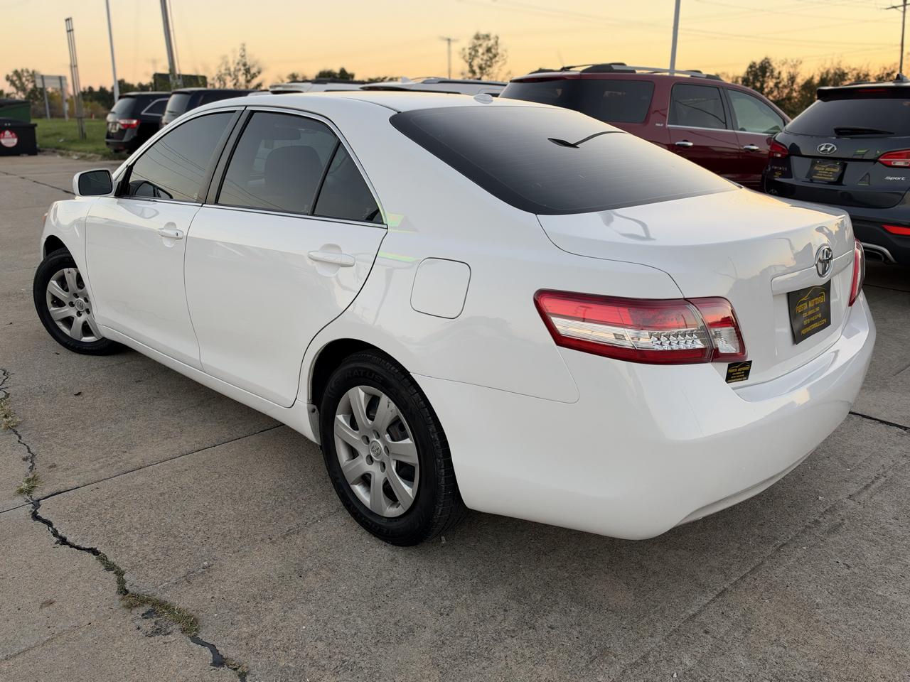 Toyota Camry Base 6-Spd AT 2011