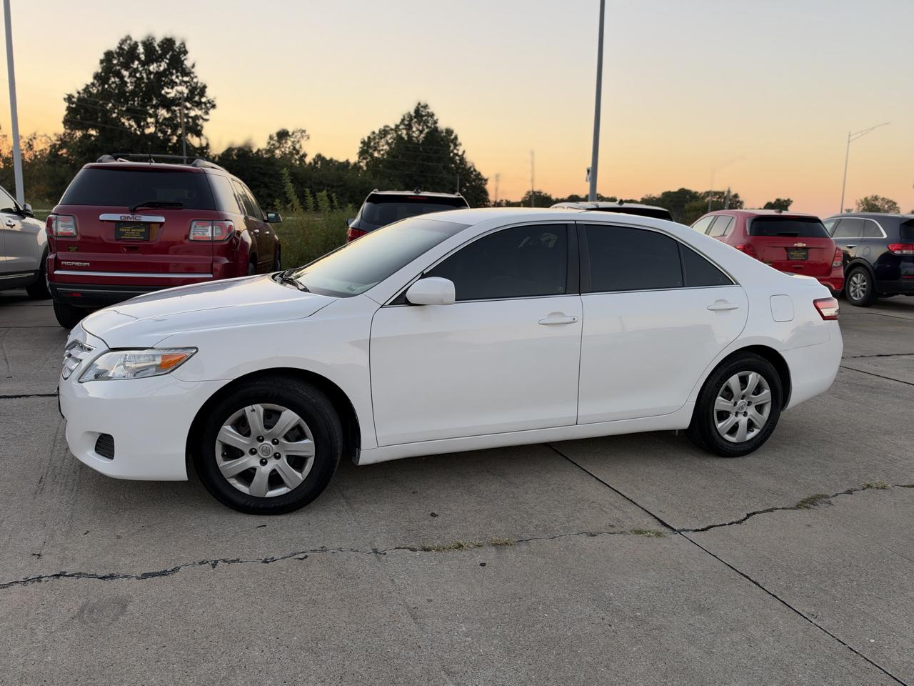 Toyota Camry Base 6-Spd AT 2011