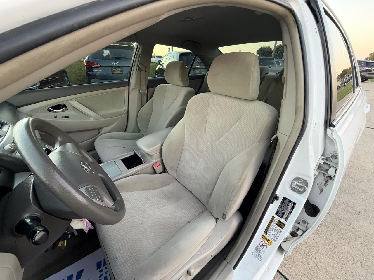 Toyota Camry Base 6-Spd AT 2011