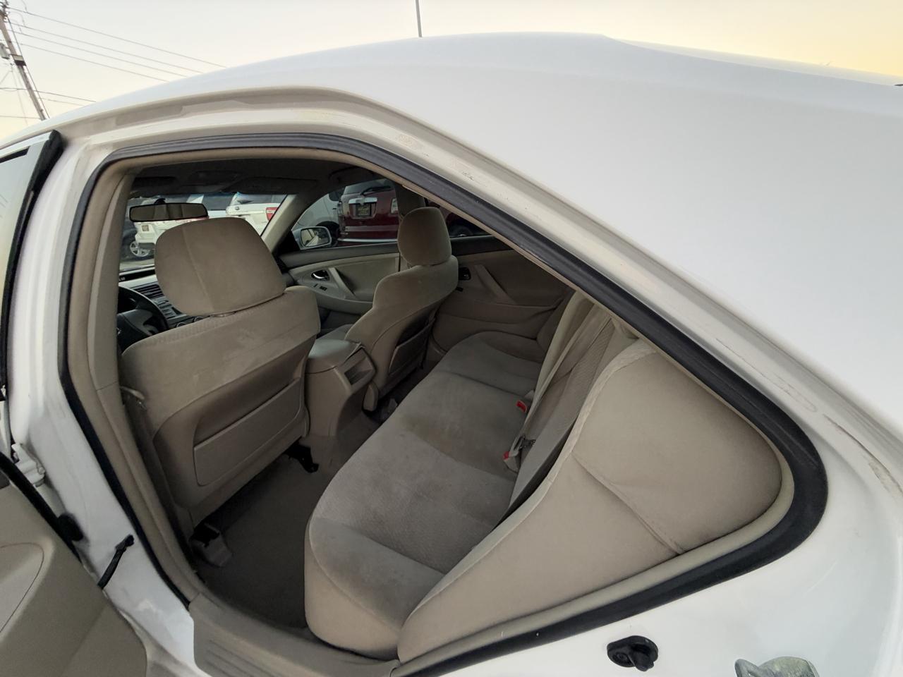 Toyota Camry Base 6-Spd AT 2011