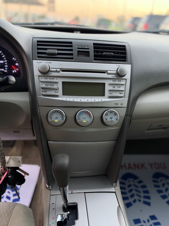 Toyota Camry Base 6-Spd AT 2011