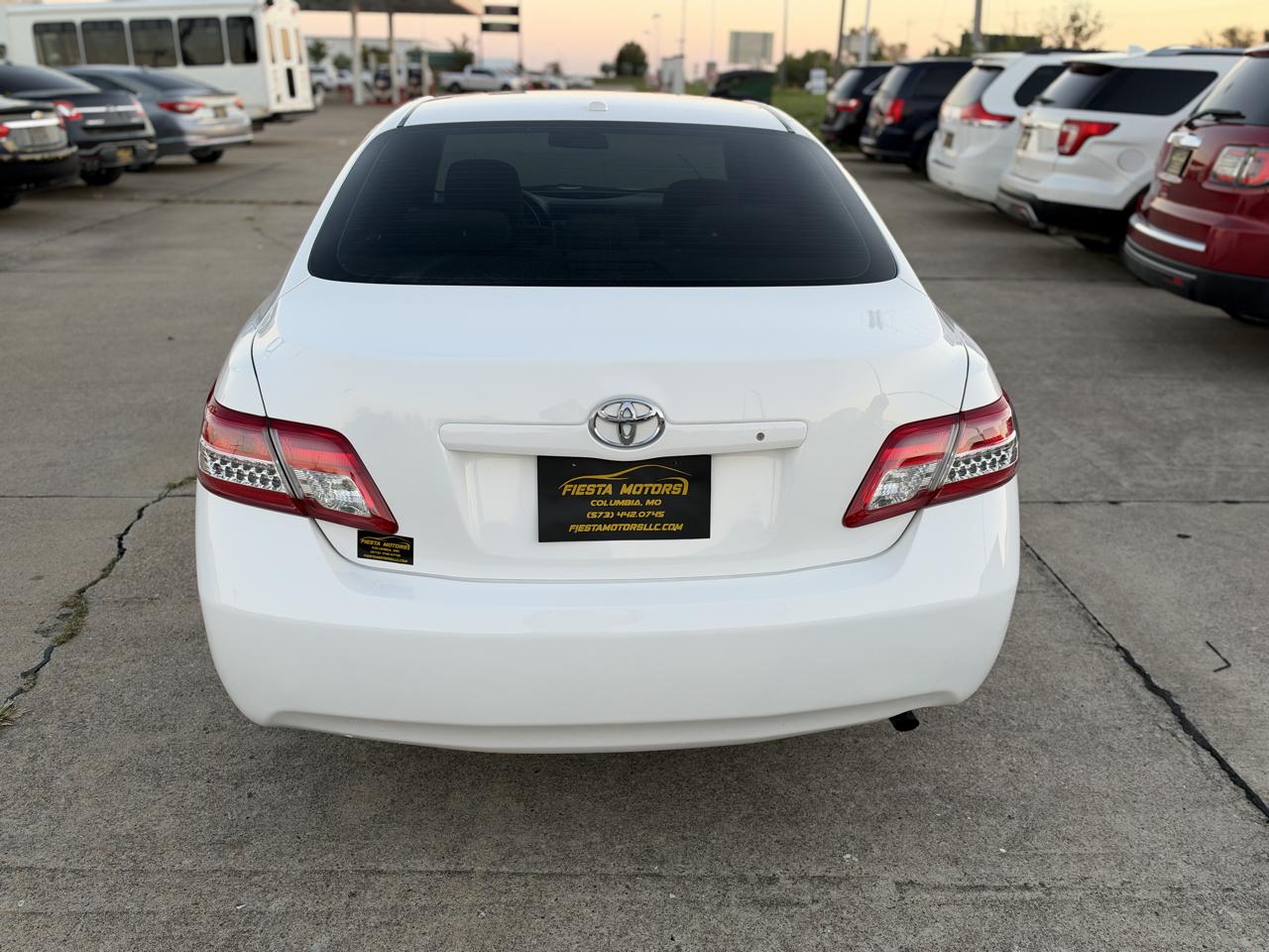 Toyota Camry Base 6-Spd AT 2011
