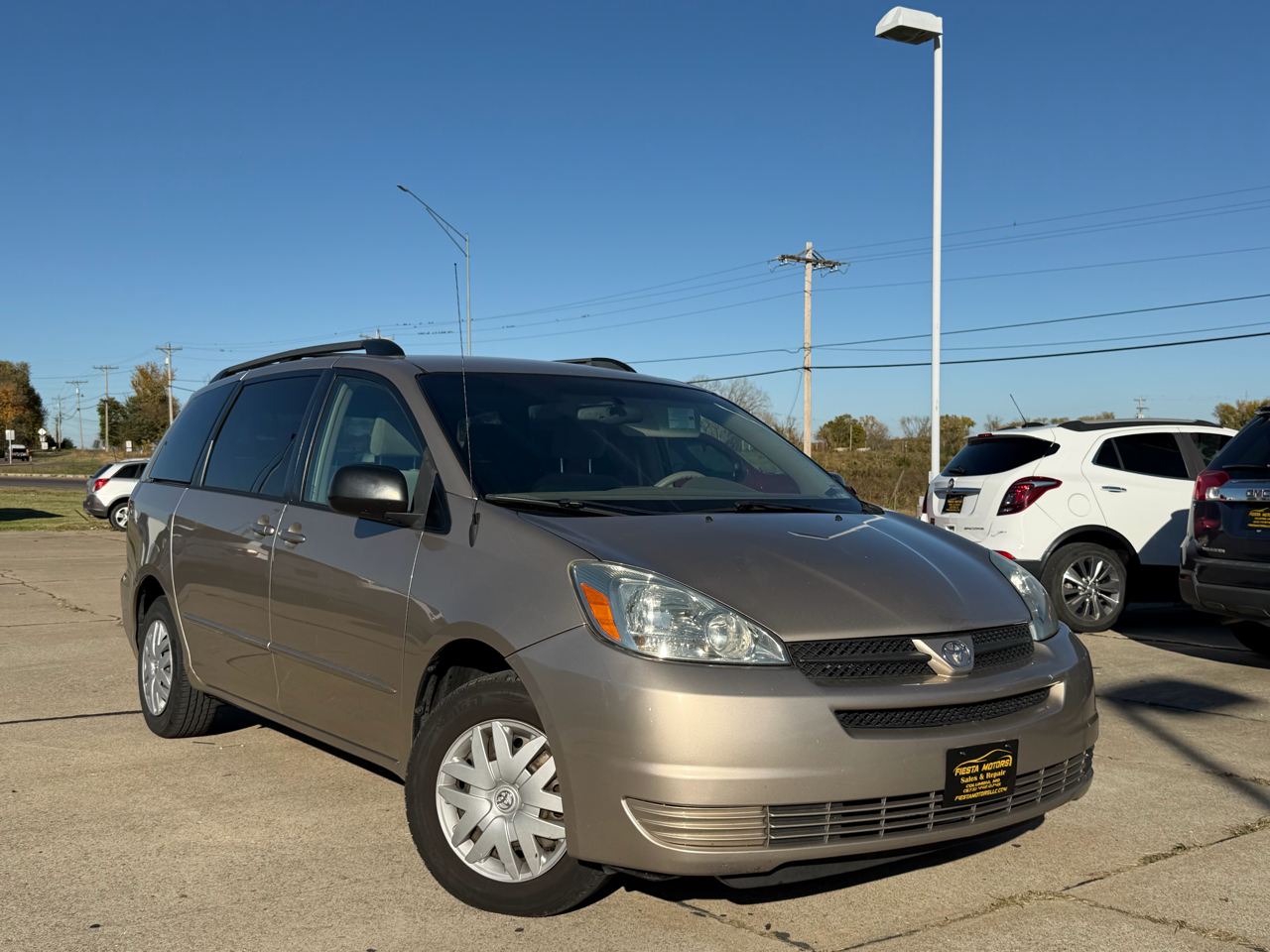 2005 Toyota Sienna LE - 7 Passenger Seating