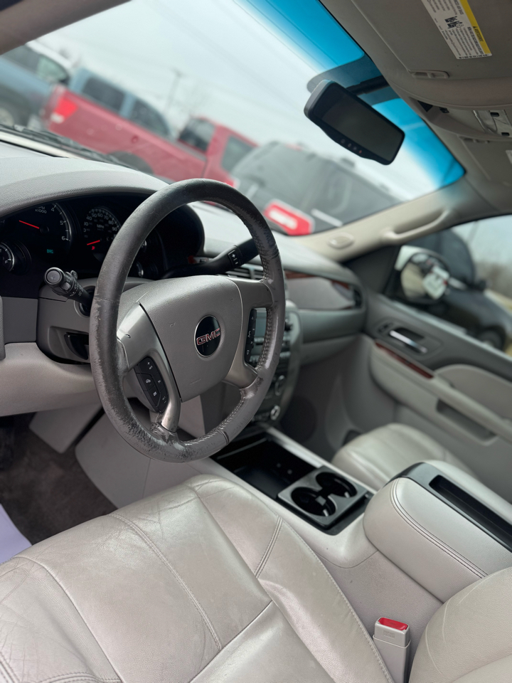 GMC Yukon XL SLT-1 1/2 Ton 4WD 2012