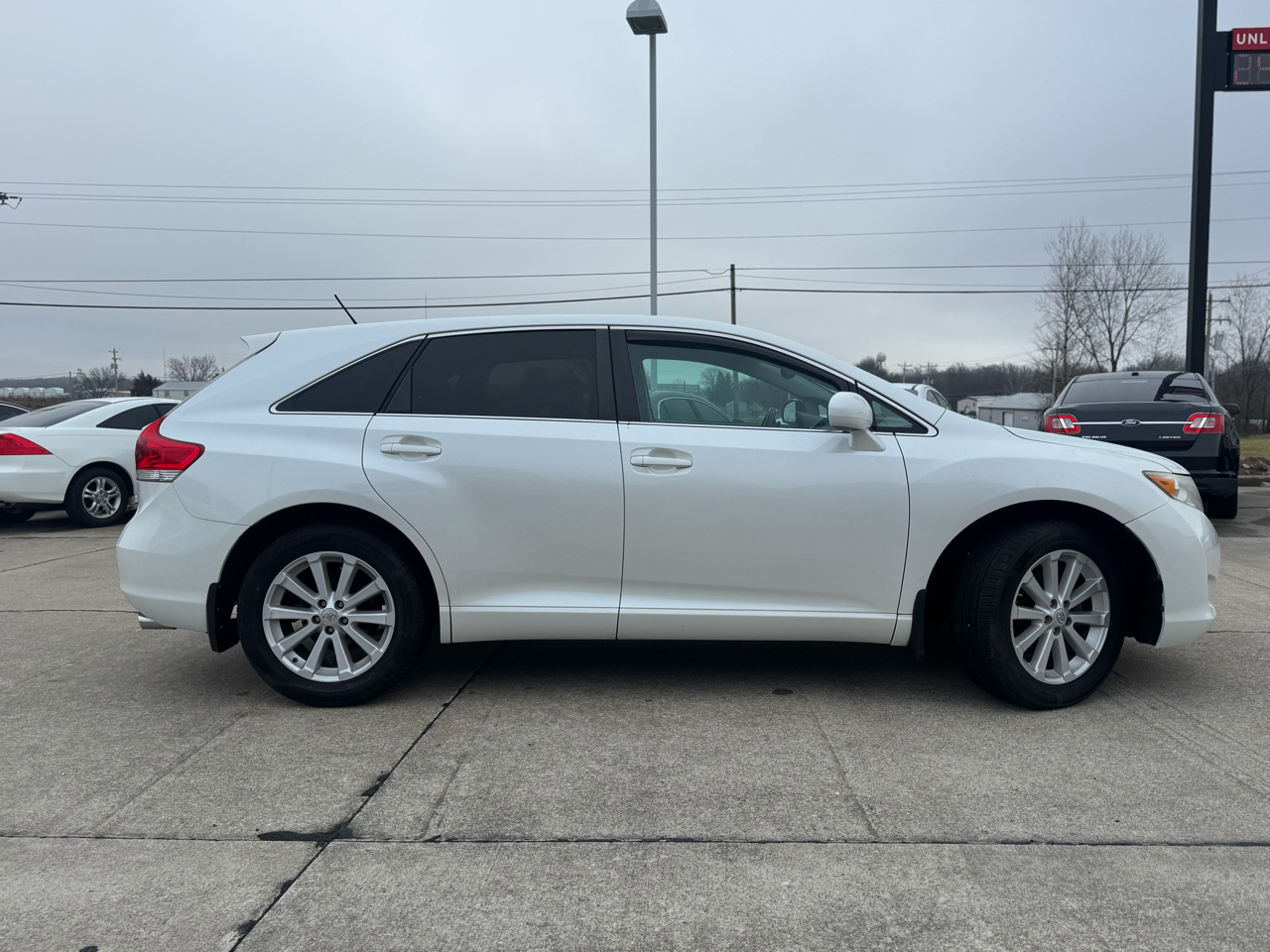 Toyota Venza LE I4 FWD 2012