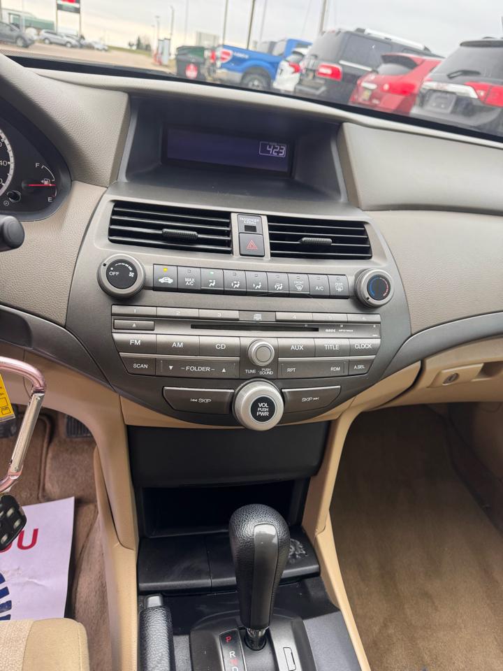 Honda Accord LX sedan AT 2010