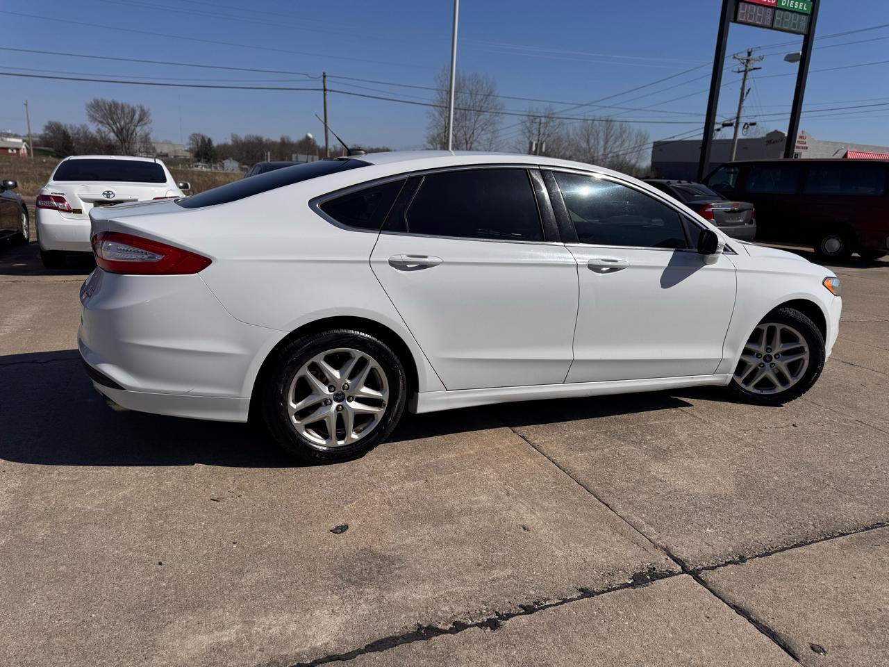 Ford Fusion SE 2013