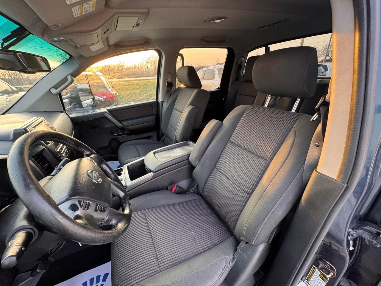 Nissan Titan S Crew Cab 4WD 2014