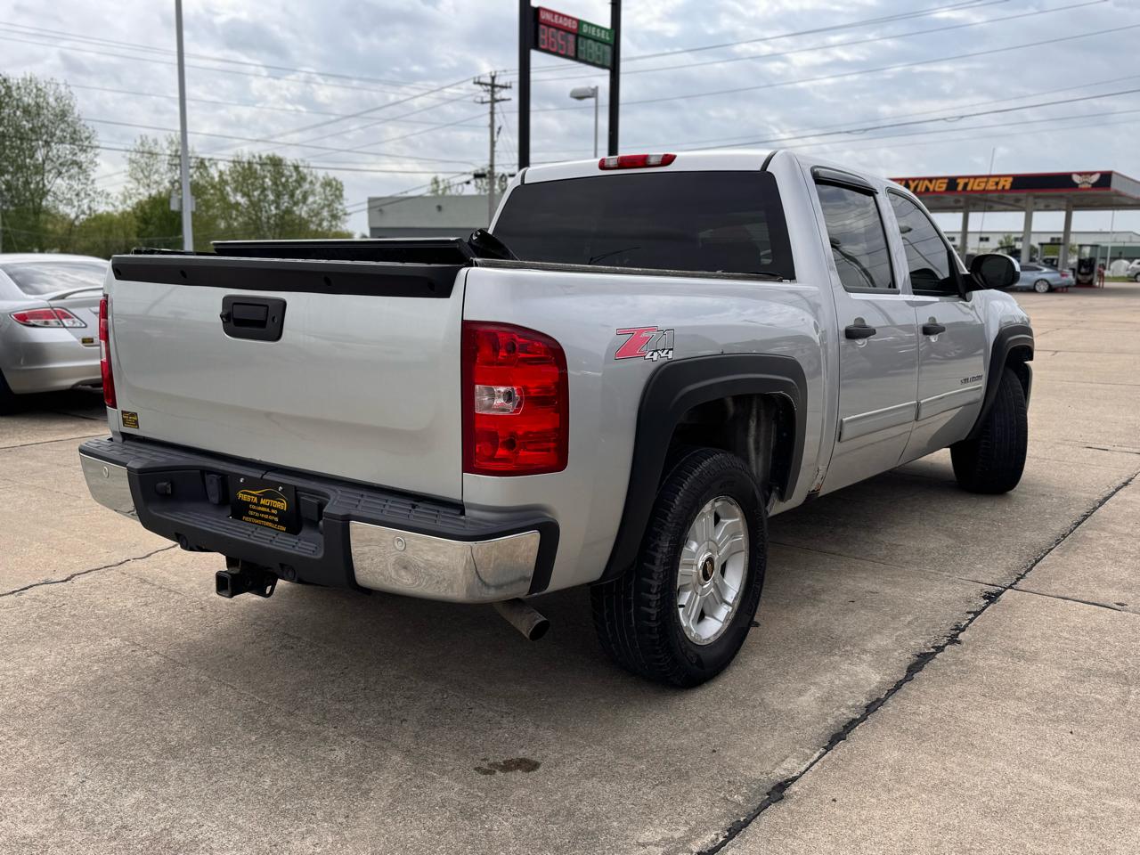 Chevrolet Silverado 1500 LT Crew Cab 4WD 2011