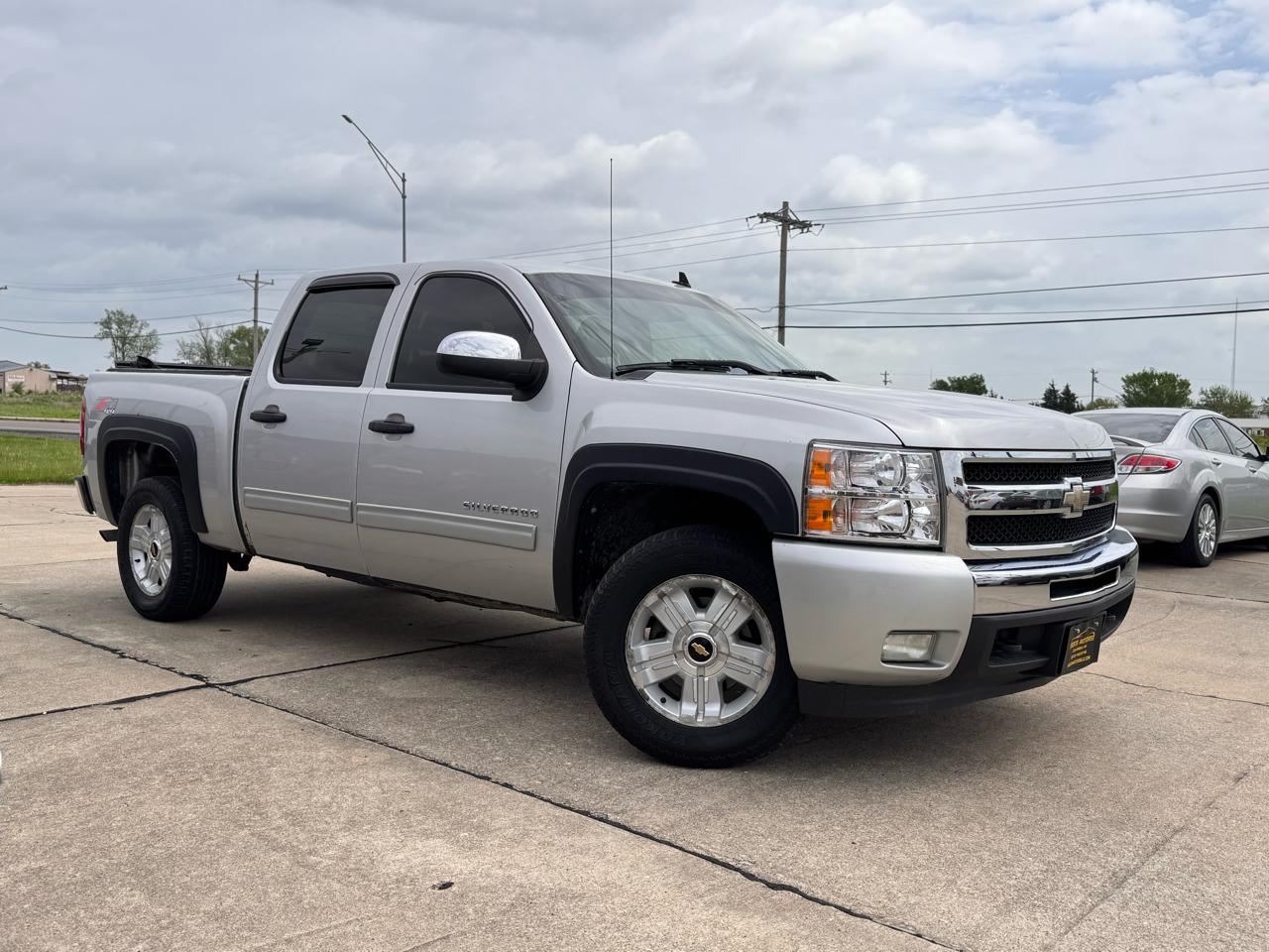 Chevrolet Silverado 1500 LT Crew Cab 4WD 2011