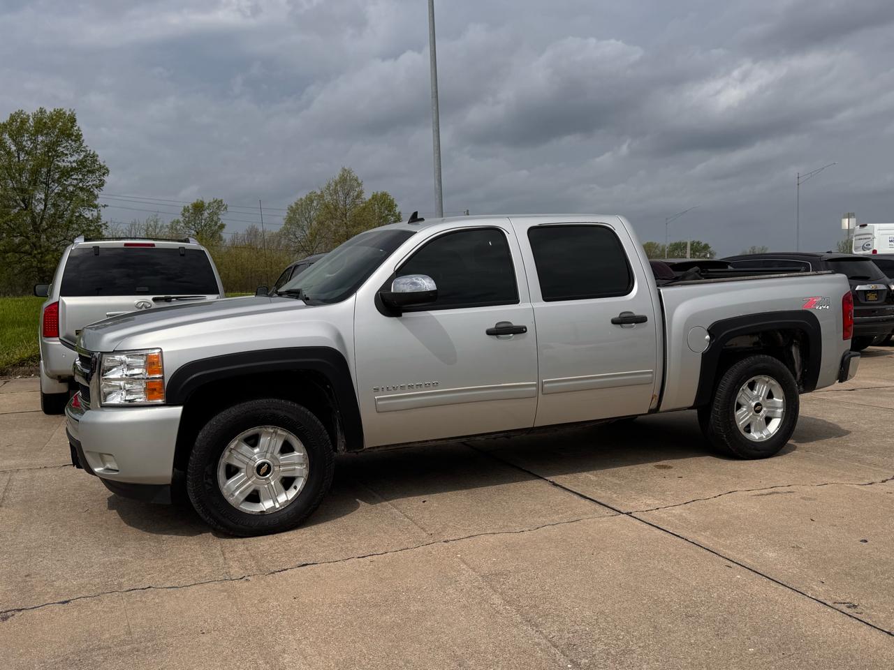 Chevrolet Silverado 1500 LT Crew Cab 4WD 2011