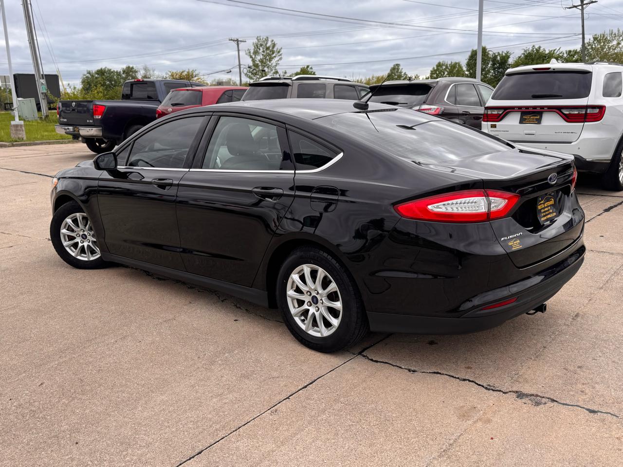 Ford Fusion S 2016