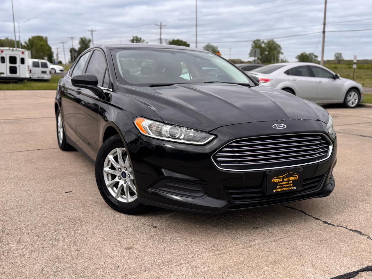 Ford Fusion S 2016