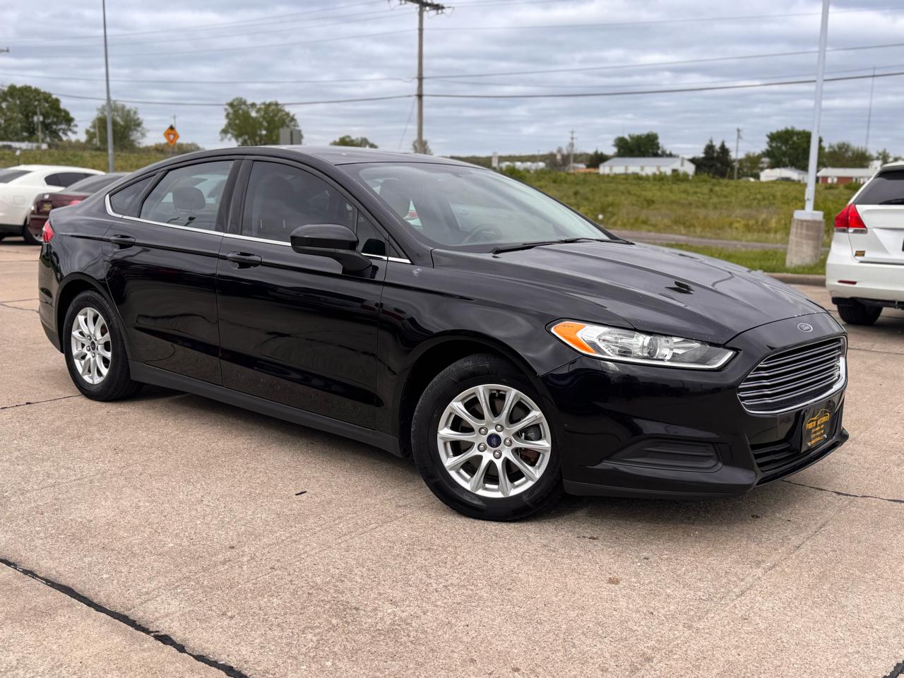 Ford Fusion S 2016
