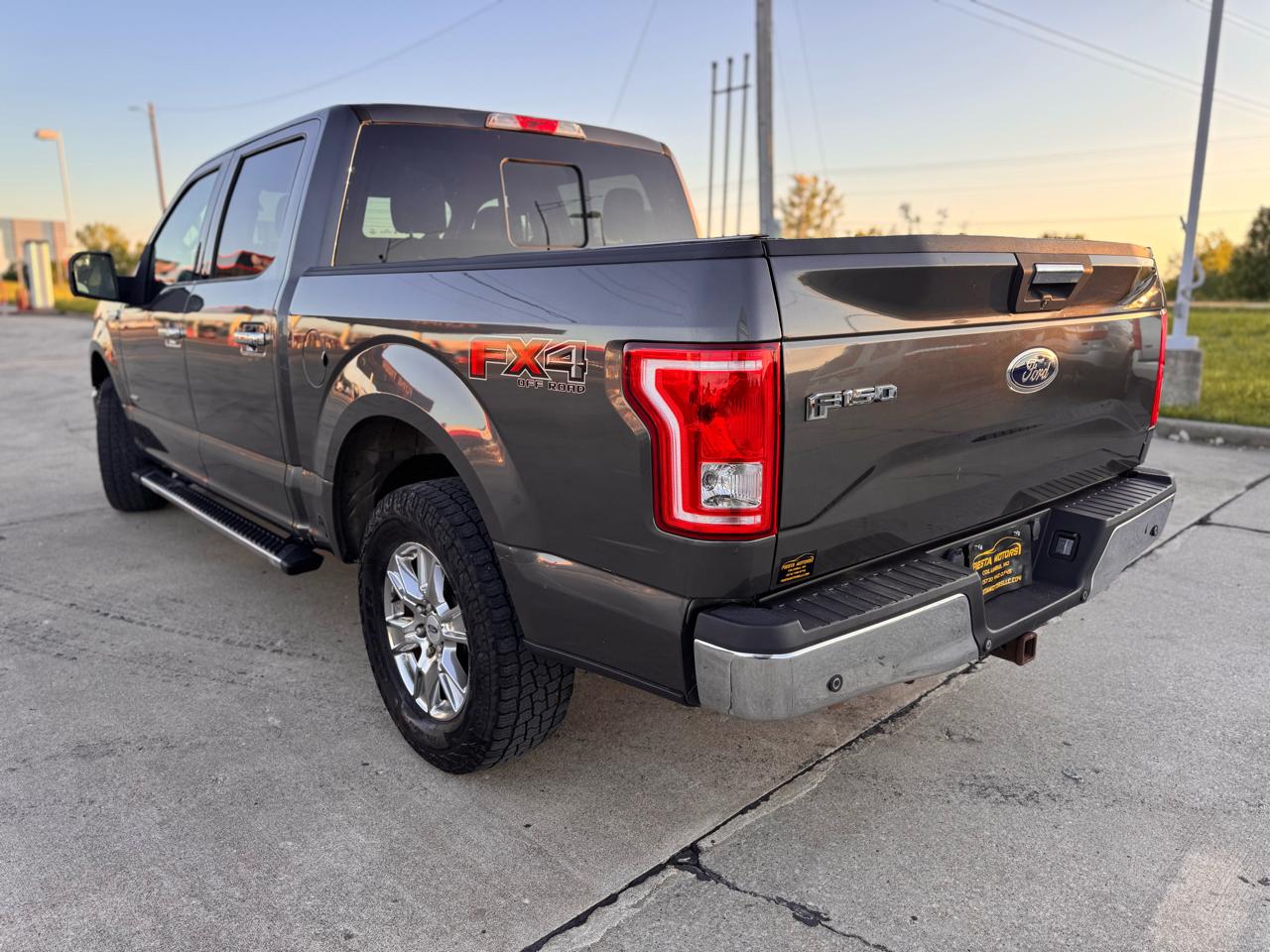 Ford F-150 XL SuperCrew 5.5-ft. Bed 4WD 2015