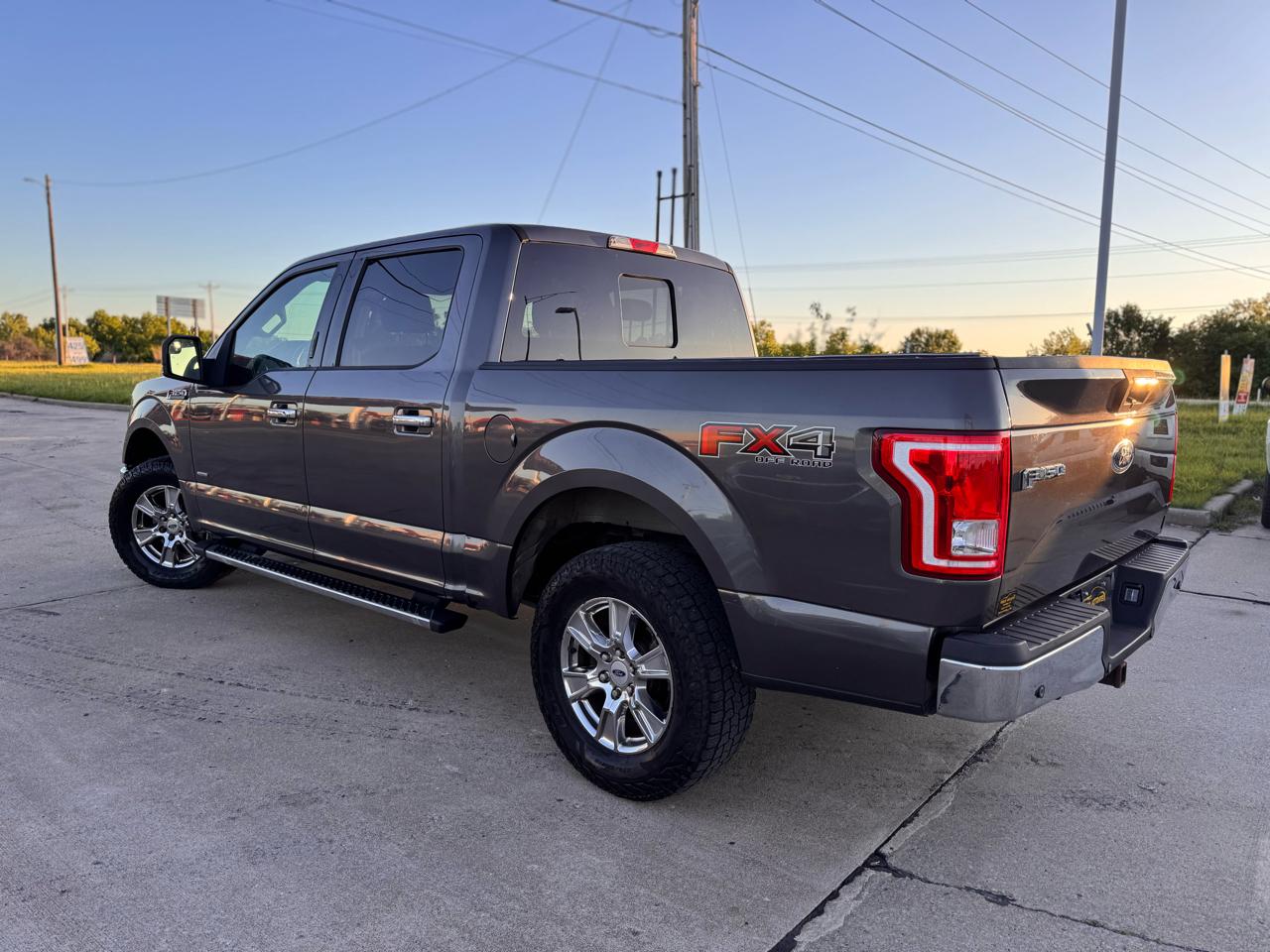 Ford F-150 XL SuperCrew 5.5-ft. Bed 4WD 2015
