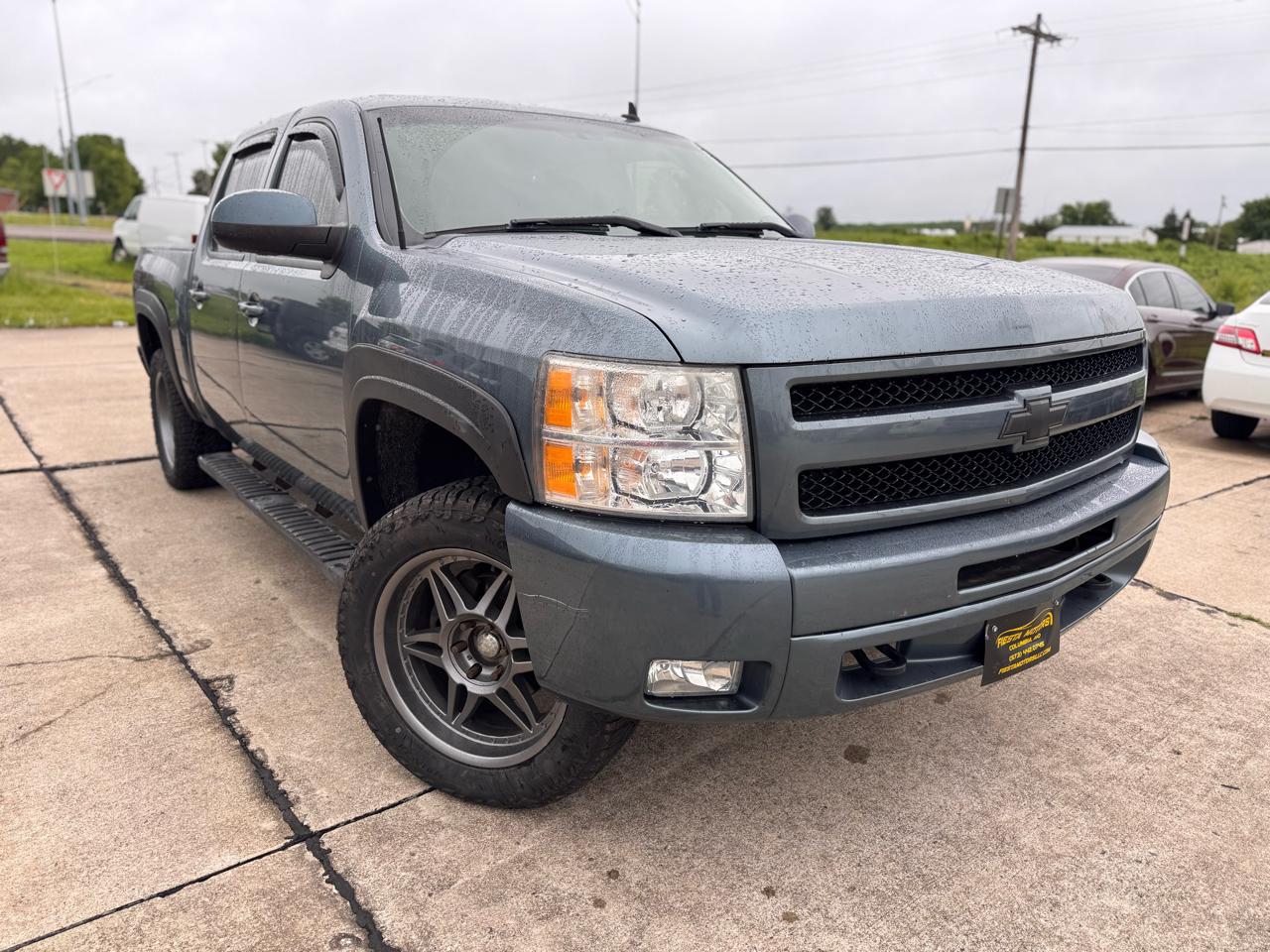 Chevrolet Silverado 1500 LT Crew Cab 4WD 2011