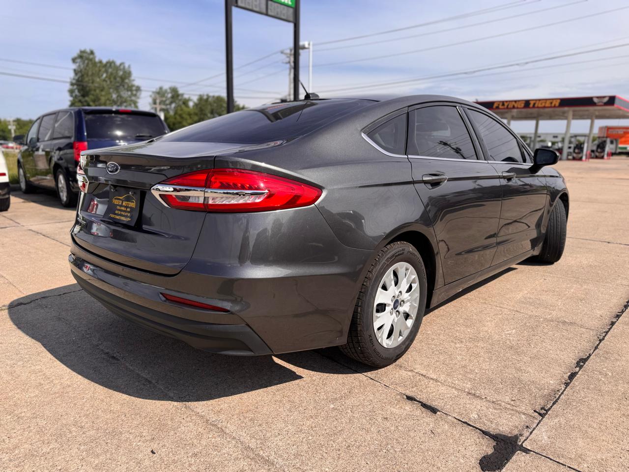 Ford Fusion S 2019