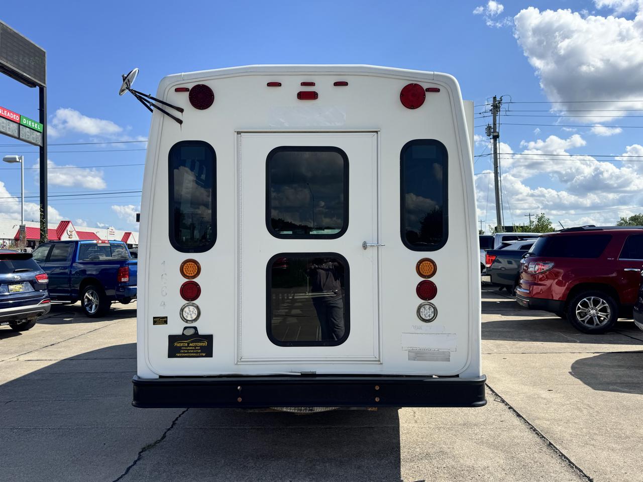 Ford Econoline E-450 2009