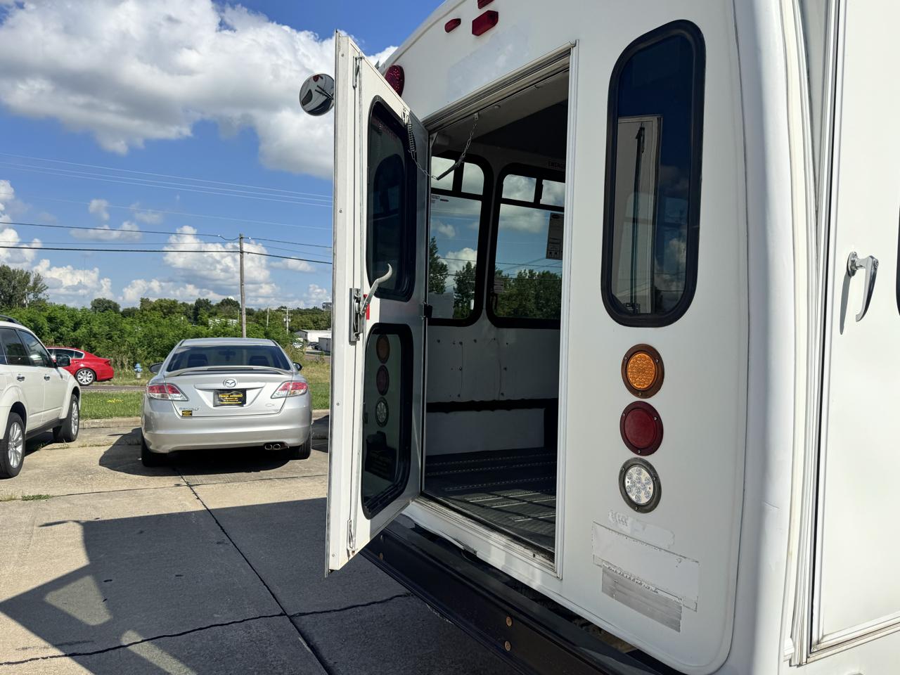 Ford Econoline E-450 2009