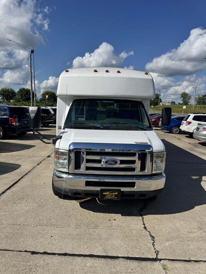 Ford Econoline E-450 2009
