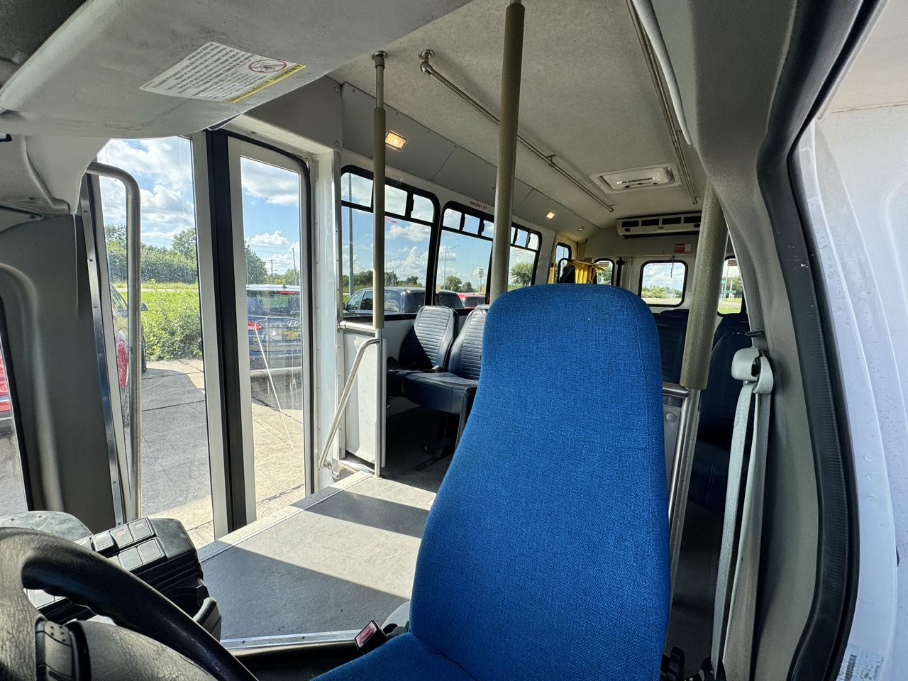 Ford Econoline E-450 2009