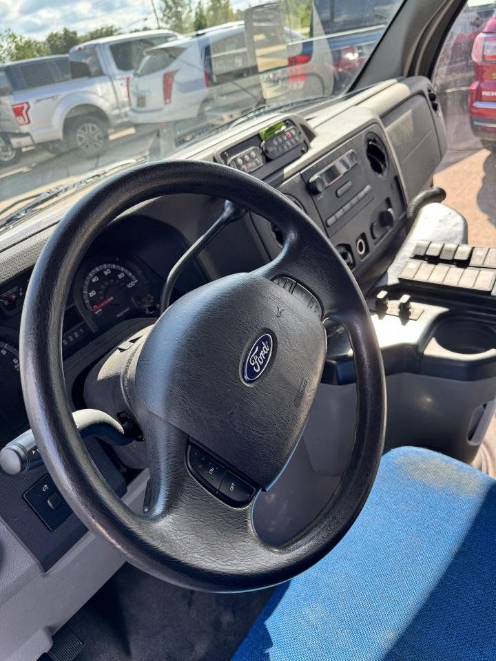 Ford Econoline E-450 2009