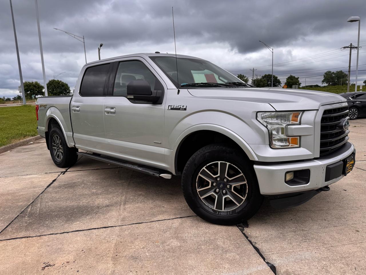 Ford F-150 XL SuperCrew 5.5-ft. Bed 4WD 2015
