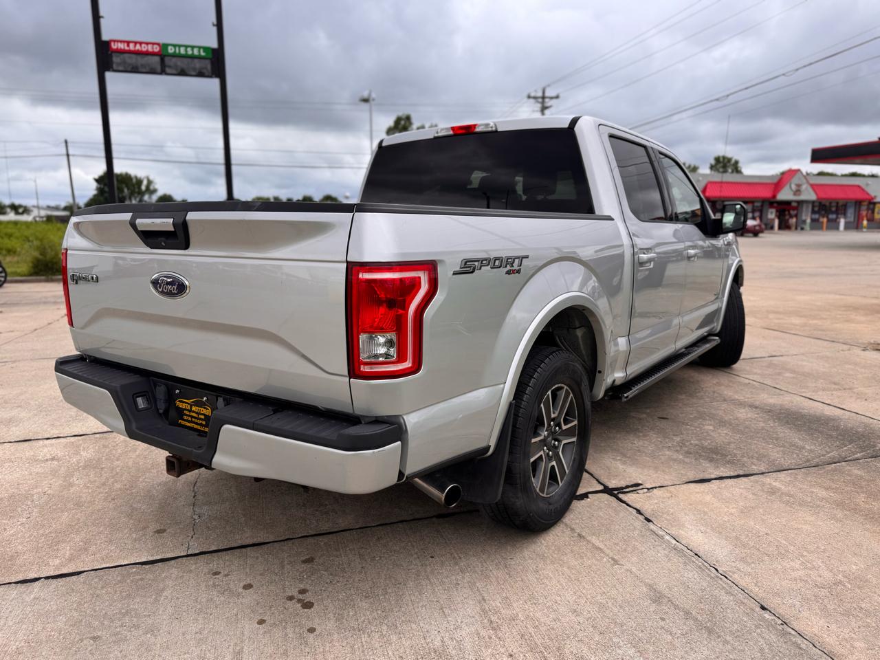 Ford F-150 XL SuperCrew 5.5-ft. Bed 4WD 2015