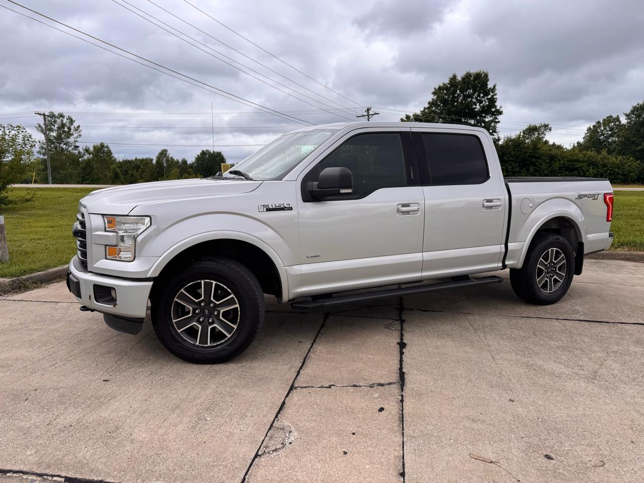 Ford F-150 XL SuperCrew 5.5-ft. Bed 4WD 2015