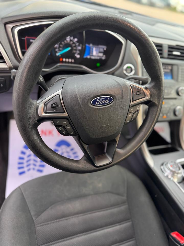 Ford Fusion Hybrid SE 2017