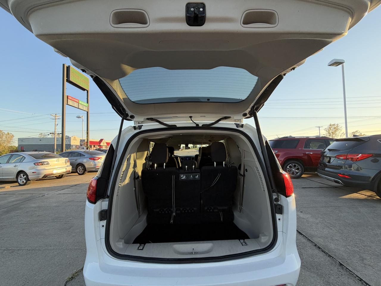 Chrysler Pacifica Touring 2017