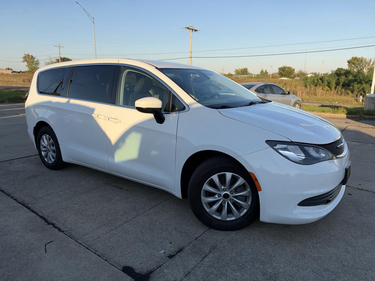 Chrysler Pacifica Touring 2017