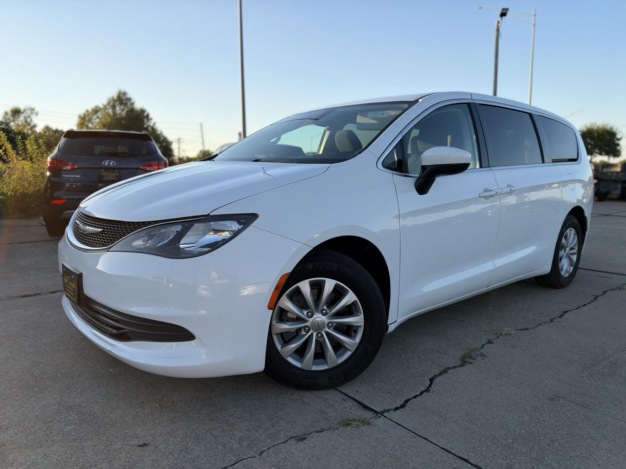 Chrysler Pacifica Touring 2017
