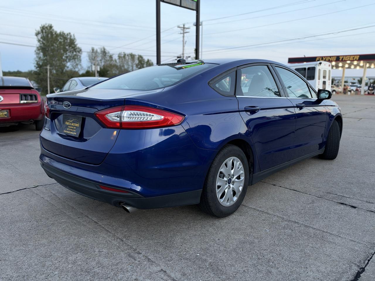 Ford Fusion S 2013