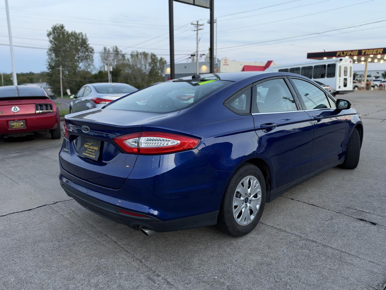 Ford Fusion S 2013