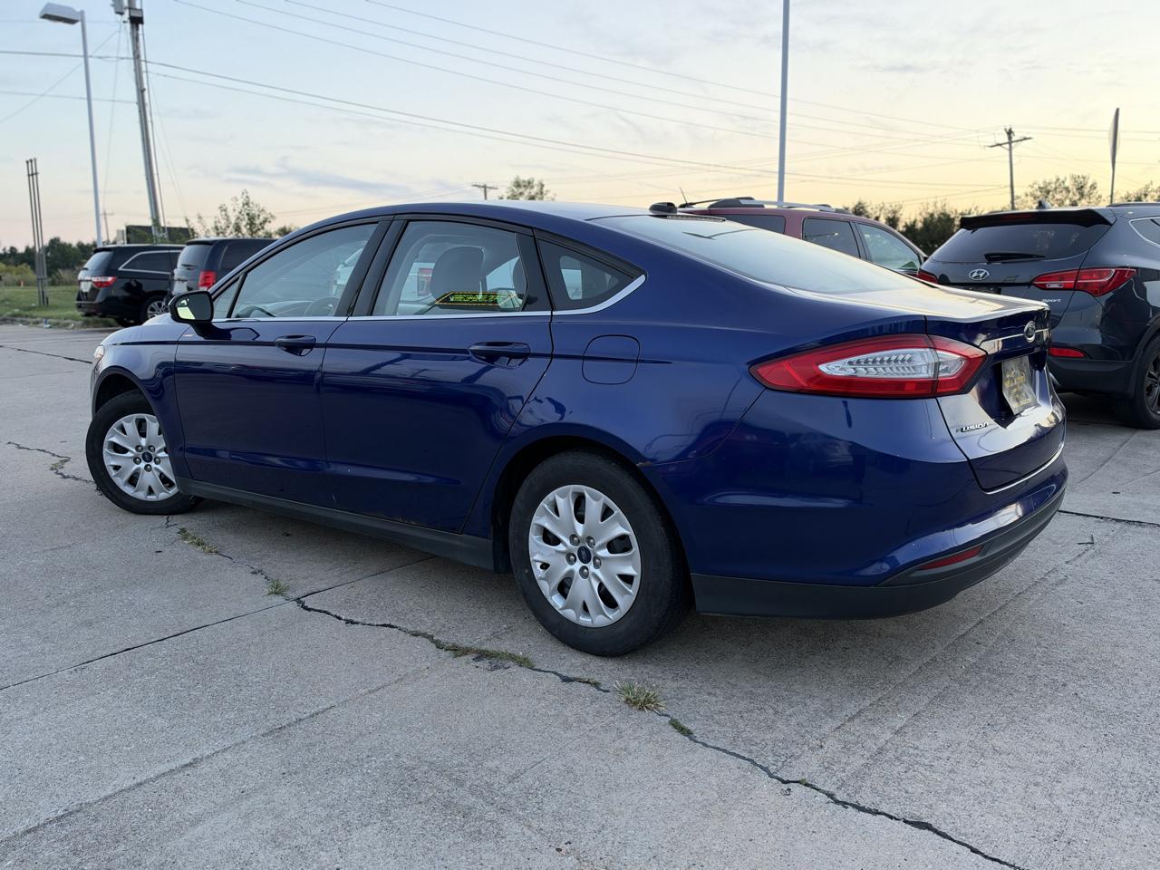 Ford Fusion S 2013