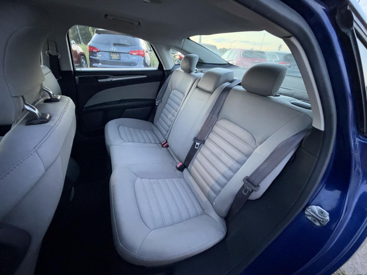 Ford Fusion S 2013