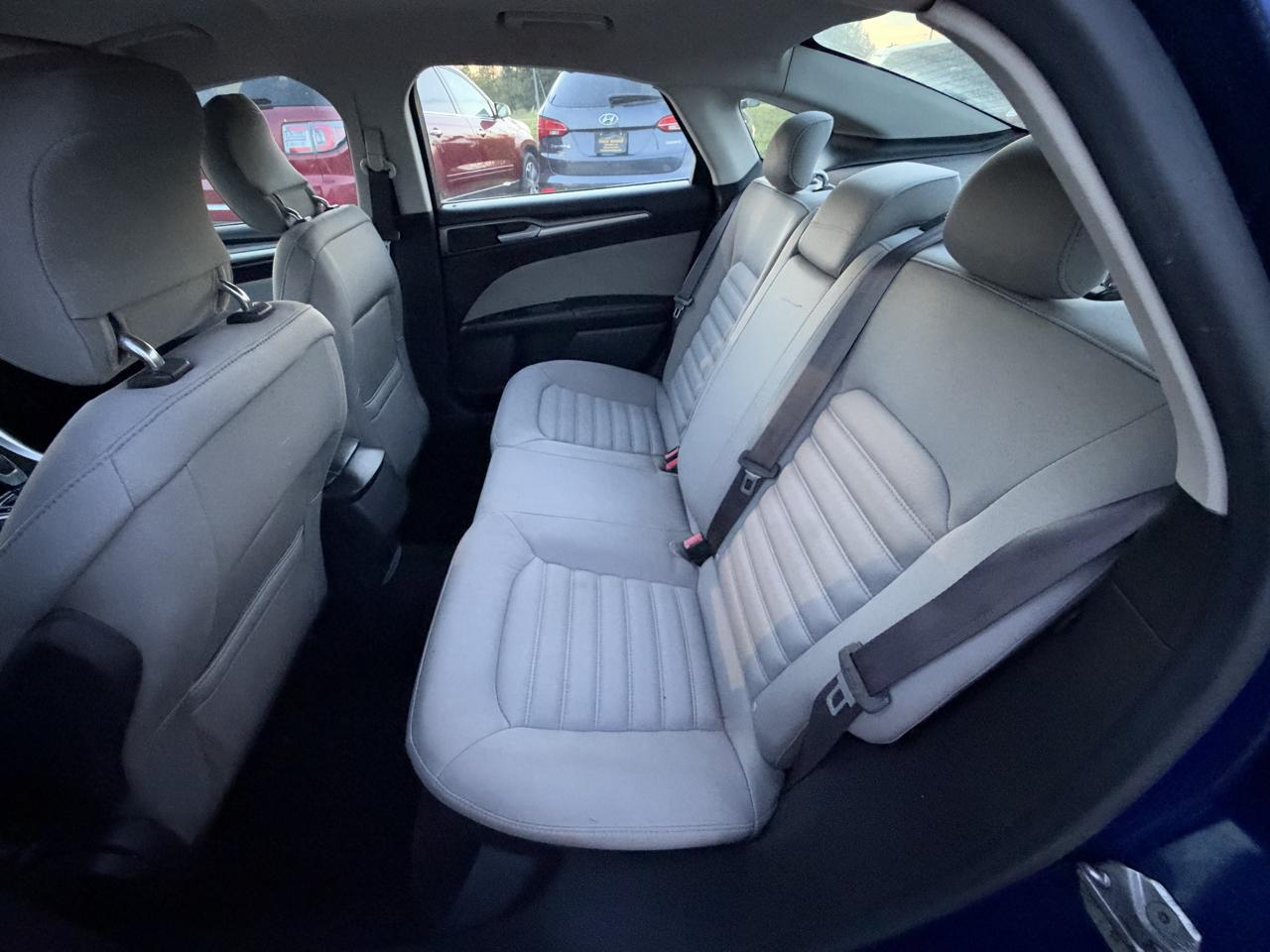 Ford Fusion S 2013