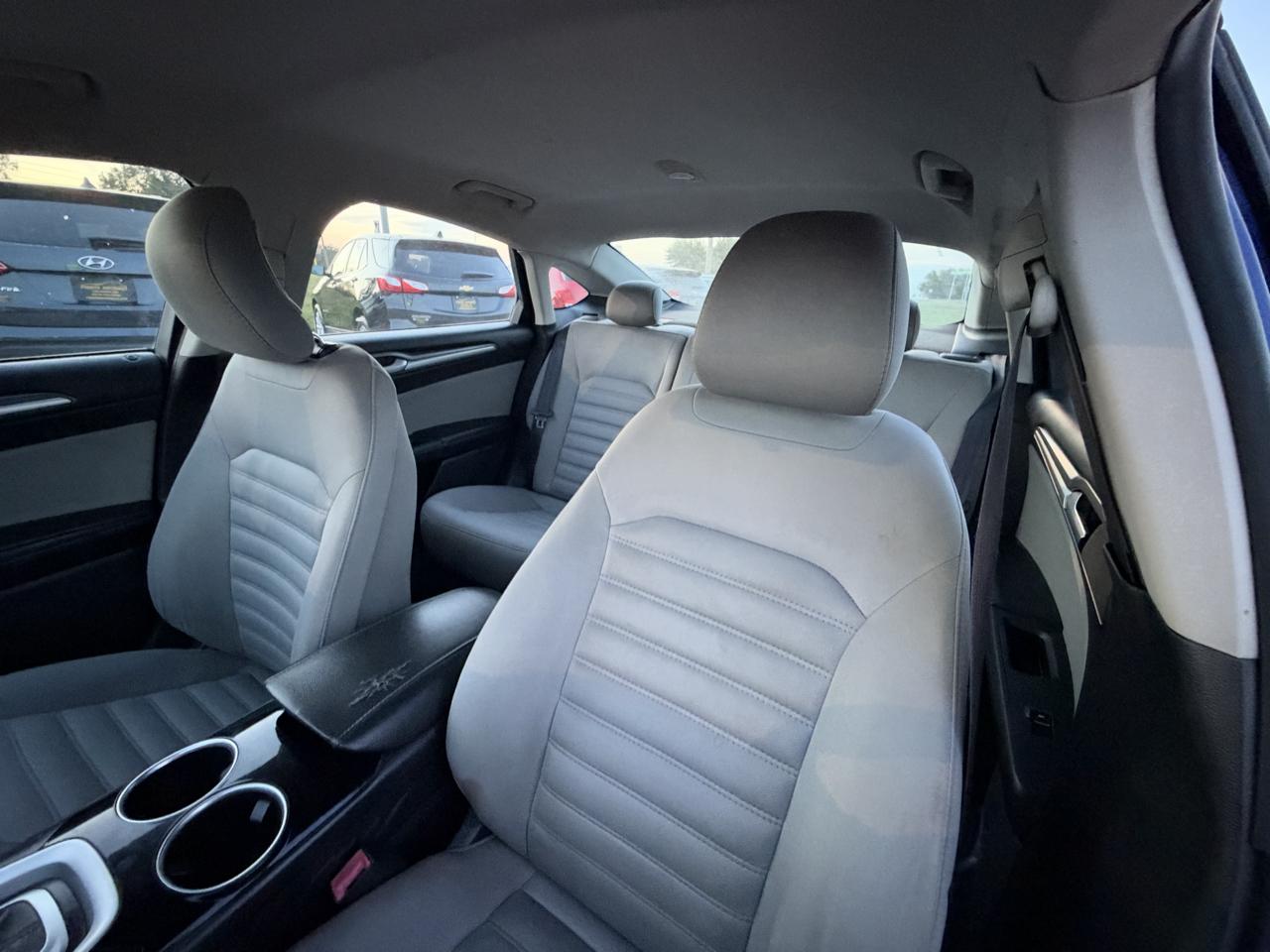 Ford Fusion S 2013